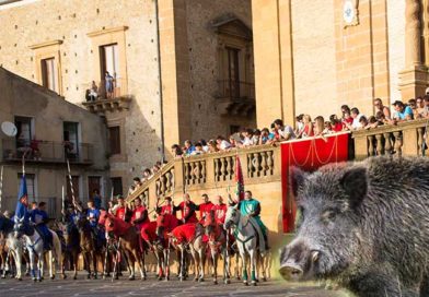 Sempre più giù! Il Palio dei Normanni alla Sagra del cinghiale di Pollina. Sempre più giù! Il Palio dei Normanni alla Sagra del cinghiale di Pollina.