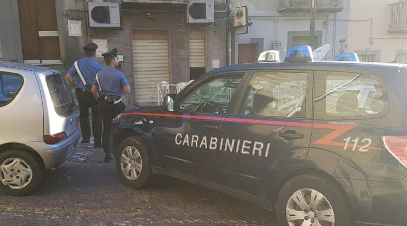 Regalbuto: pistola “sotto conserva” , i carabinieri denunciano un uomo