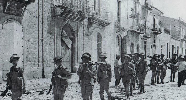 Una delegazione del Royal Canadian Regiment a Valguarnera