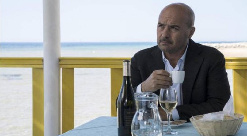 Fermato dagli agenti di polizia ubriaco alla guida. ” Il commissario Montalbano sono!”