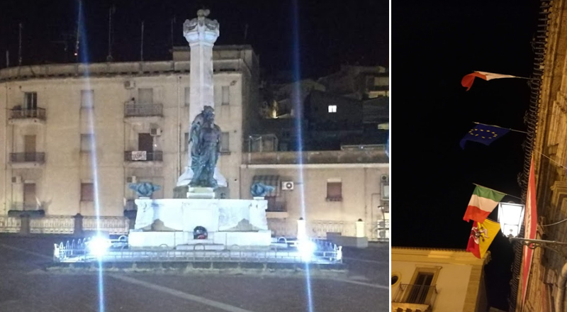 Piazza Armerina – Bandiere a posto e monumento ai Caduti della Prima Guerra Mondiale illuminato