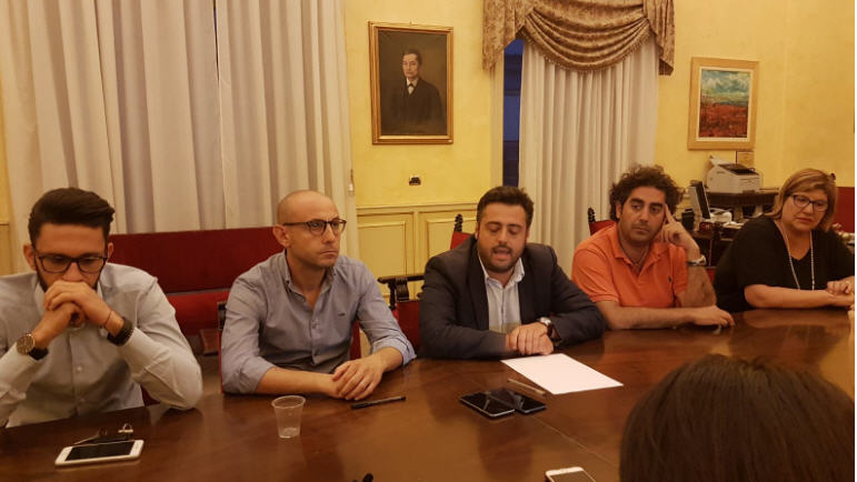 Piazza Armerina – Conferenza stampa nella Sala delle Luci: l’amministrazione fa un bilancio dell’estate piazzese