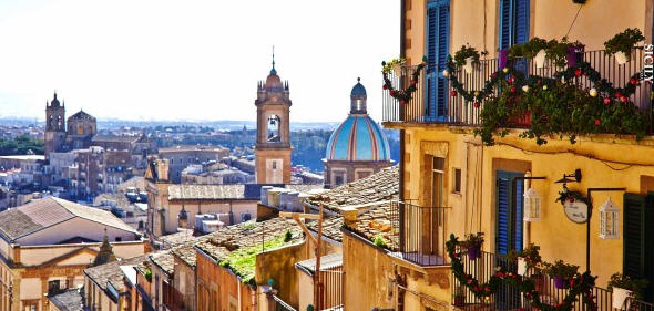 Caltagirone – Lo spettacolo della “Scala infiorata” sino al 16 giugno 2019