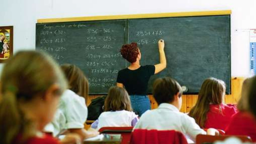 A soli 7 anni tira una violenta testata alla maestra. A scuola armato