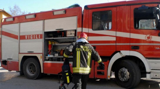 Aidone – Auto in fiamme, salvi i quattro occupanti del veicolo