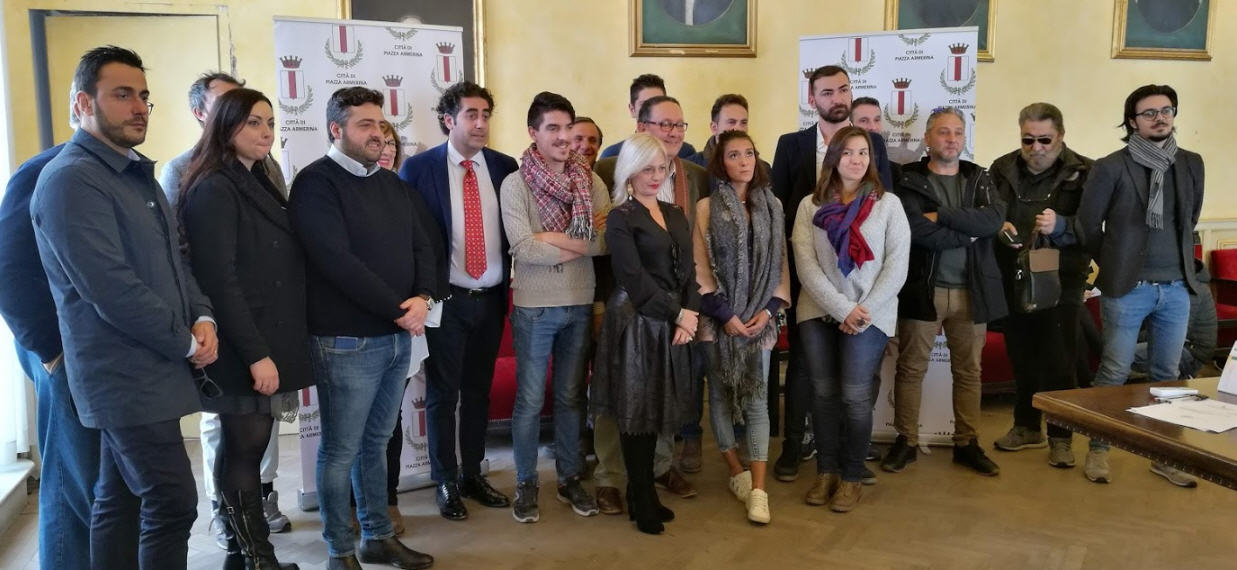 [VIDEO] Piazza Armerina – Comune: presentati gli eventi natalizi. Il vicesindaco dona agli anziani il suo compenso