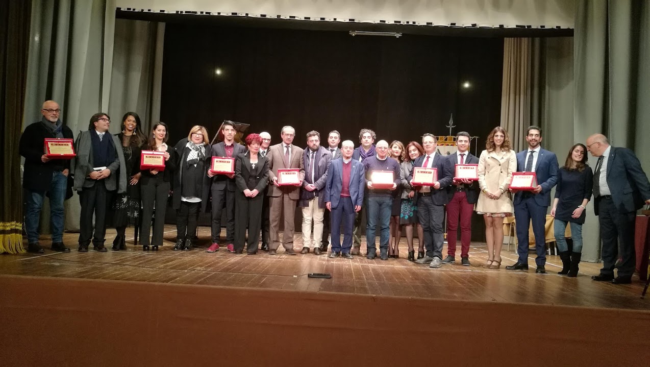 Piazza Armerina – Consegnati ieri sera al Garibaldi i premi “Uomo e Donna dell’anno”. Premiato Nicola Lo Iacono di StartNews