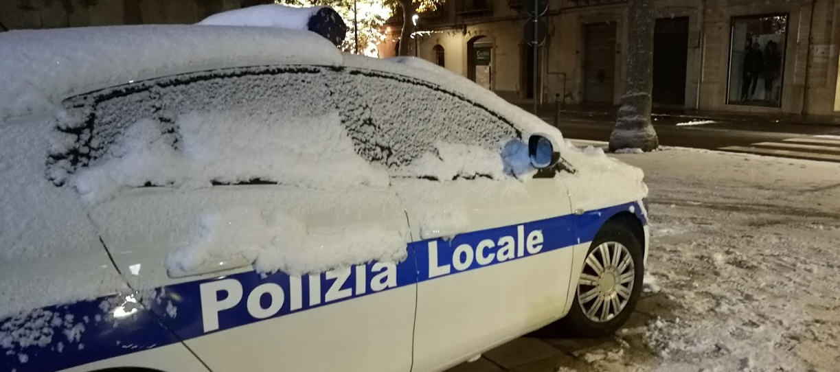 Piazza Armerina – Neve e ghiaccio. La Protezione Civile al lavoro. Appello agli automobilisti