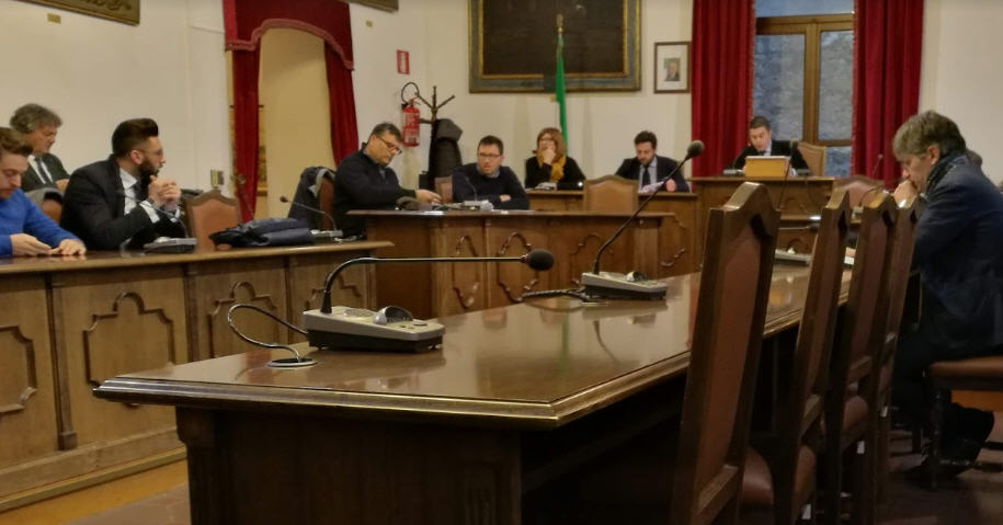 Piazza Armerina – Il consigliere Renzo Amore si scusa per il suo “gesto sconsiderato” in consiglio comunale.