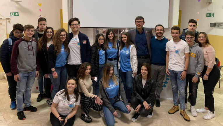 I componenti del Rotaract Club Piazza Armerina incontrano gli studenti del Liceo scientifico “Vito Romano”