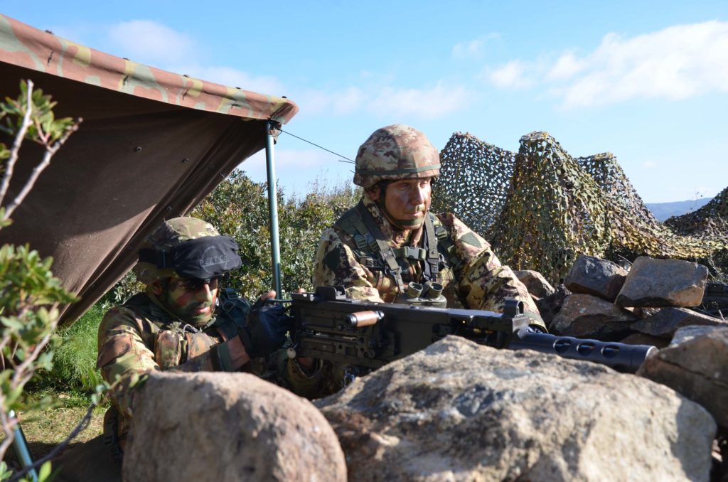 postazione di difesa con arma di reparto