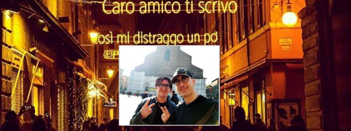 I Romano Bros in piazza Maggiore a Bologna per commemorare Lucio Dalla