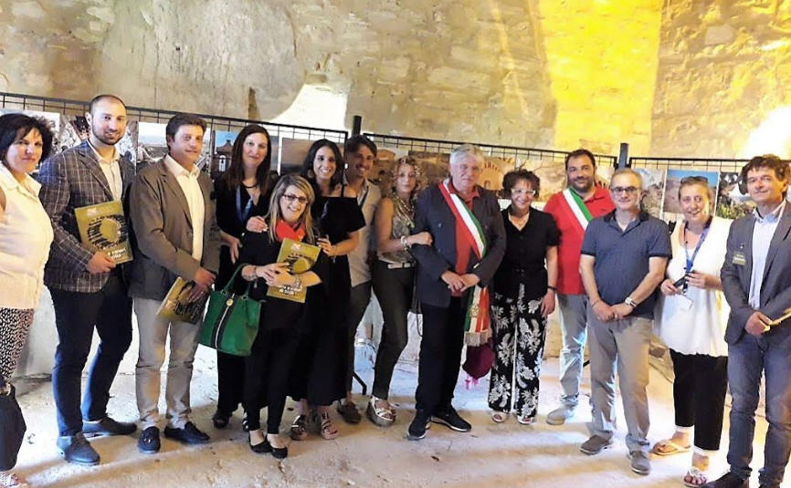 ASP Enna. La mostra “Terra e colori di Sicilia” in esposizione al castello di Sperlinga.  Ospite dell’evento il Prefetto di Enna