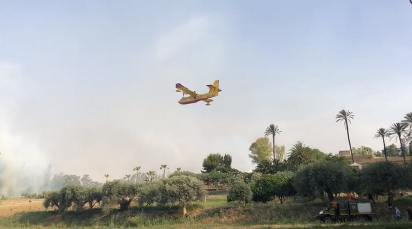 Piazza Armerina – Ritorna la piaga degli incendi: canadair al lavoro.