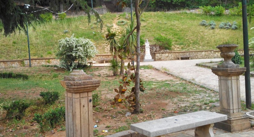 L’appello di una nostra lettrice: “Aiutateci a tenere pulito questo giardino”