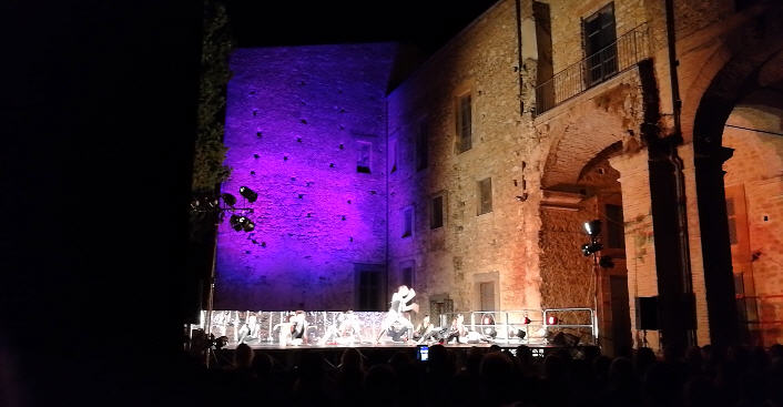 Ieri sera a Piazza Armerina Monica Casadei  e il suo balletto ispirato all’opera “Il Barbiere di Siviglia”