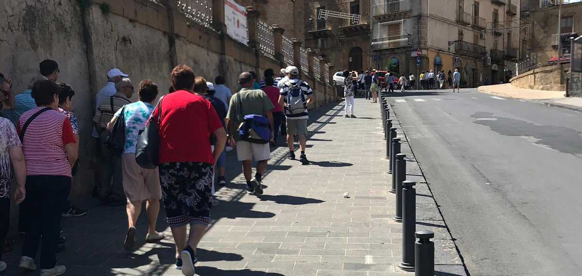 Ettore Messina: “La nostra città farà parte dell’olimpo delle mete turistiche”. Oggi in città oltre dieci pullman colmi di turisti