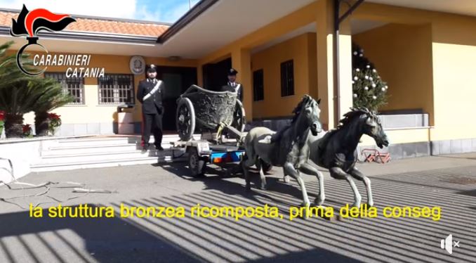 In una villa di Piazza Armerina nascosti due cavalli bronzei della biga di Morgantina rubata a Catania