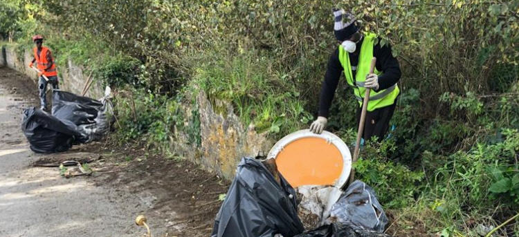 Piazza Armerina – I ragazzi dello Sprar al lavoro: bonificata un’altra zona della città