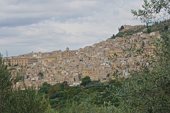 Covid19 – Trasferimento pazienti in via di guarigione dall’Umberto I a Leonforte.