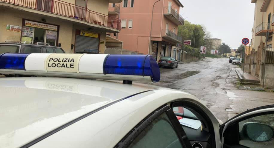 Piazza Armerina – Solo questa mattina venticinque denunce della Polizia Locale per mancato rispetto delle norme anti coronavirus