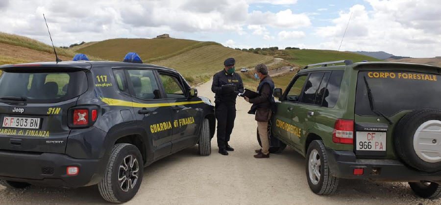 Piazza Armerina: Guardia di Finanza e Corpo Forestale individuano materiale di demolizione inquinante in un cantiere edile.