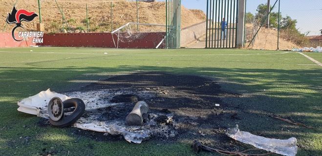 Troina – Atto vandalico al campo di calcio comunale di Troina. Denunciato un giovane