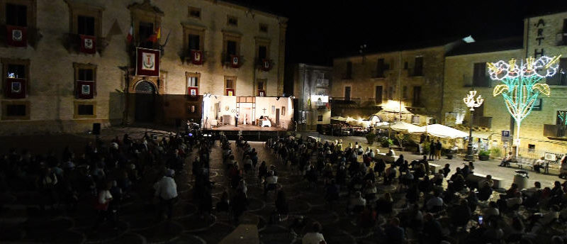 Piazza Armerina – Questa sera torna sul palco Turi Amore con la commedia “E’ un problema di Famiglia”