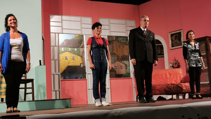Turi e Federica Amore presentano “Chi troppo vuole nulla stringe”, a Piazza Armerina in piazza Cattedrale