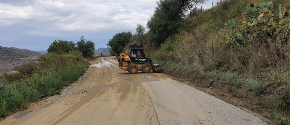 Fango e detriti sulla Sp 18. Da stanotte a lavoro i tecnici dell’Ente