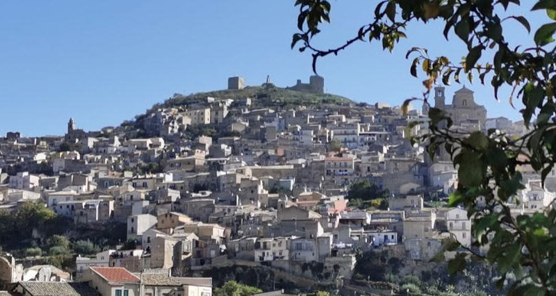 Agira: il sindaco chiude tutte le scuole presenti sul territorio comunale.