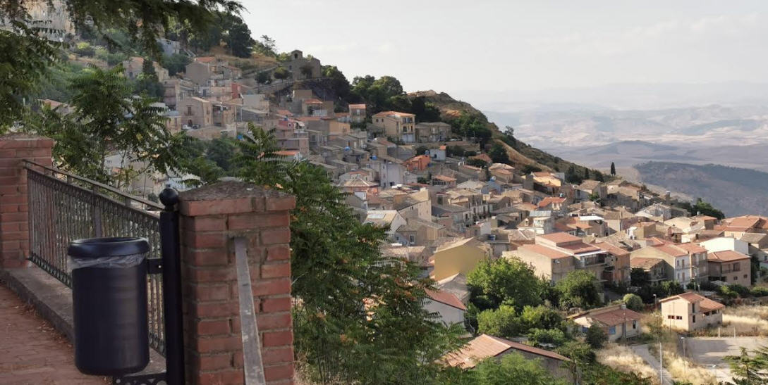 Aidone –  Inversione del senso di marcia in via Mazzini: il sindaco Chiarenza ci ripensa