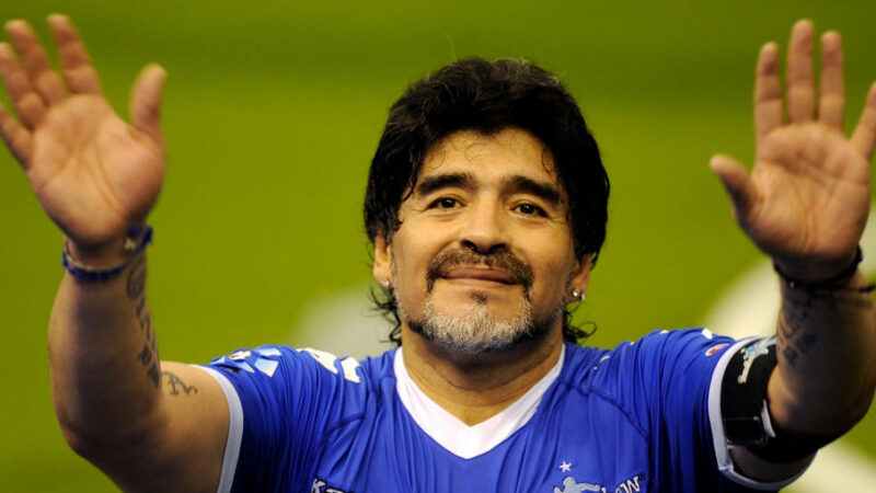 Diego Armando Maradona è morto a 60 anni dopo un arresto cardiaco