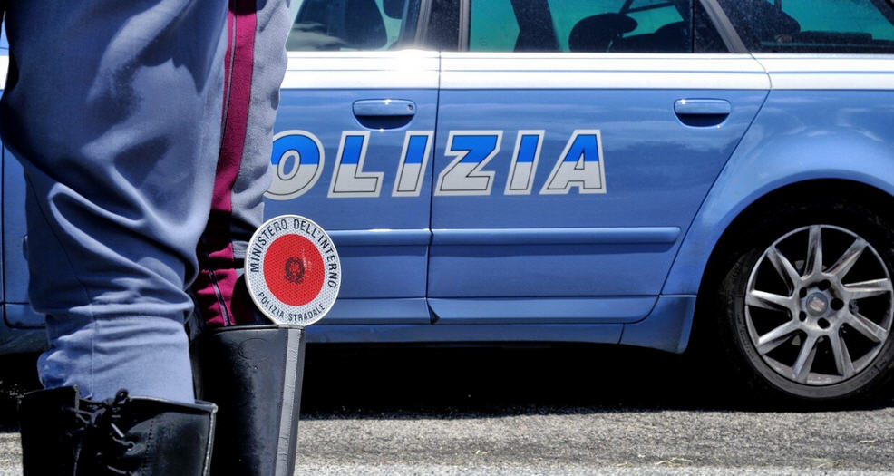 La polizia di stato di Enna ha dato esecuzione all’ordinanza di applicazione della misura cautelare del divieto di avvicinamento alla persona offesa