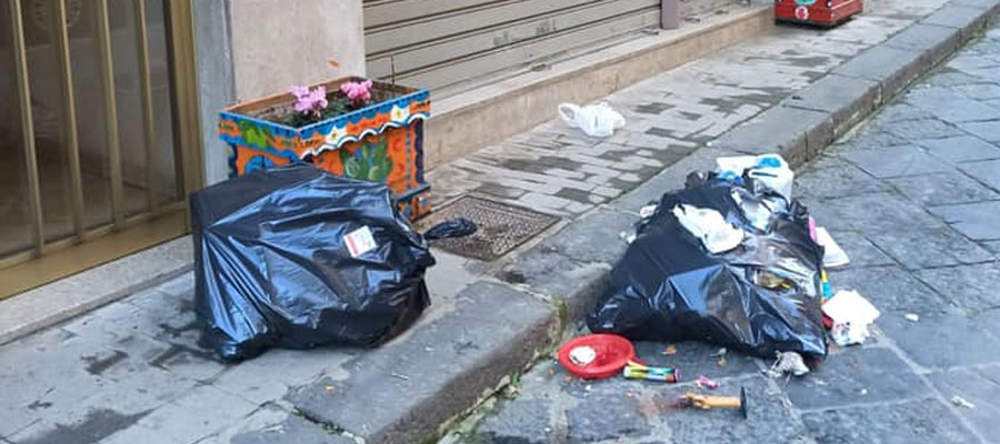 Piazza Armerina – In una pagina Facebook le foto dei cittadini che sporcano la città