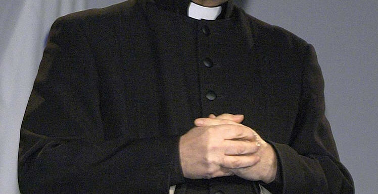 Un giovane di Enna denuncia: “abusi subiti da un sacerdote”. La magistratura indaga.