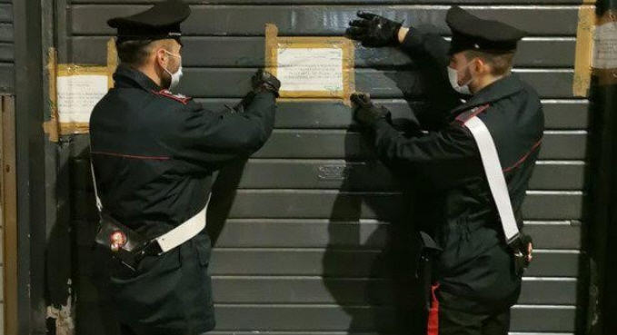 Carabinieri impegnati nel far rispettare le norme anti-covid. Chiusi due locali a Pietraperzia