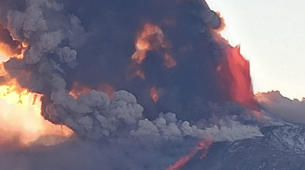 Etna – Spettacolare eruzione oggi pomeriggio [video]