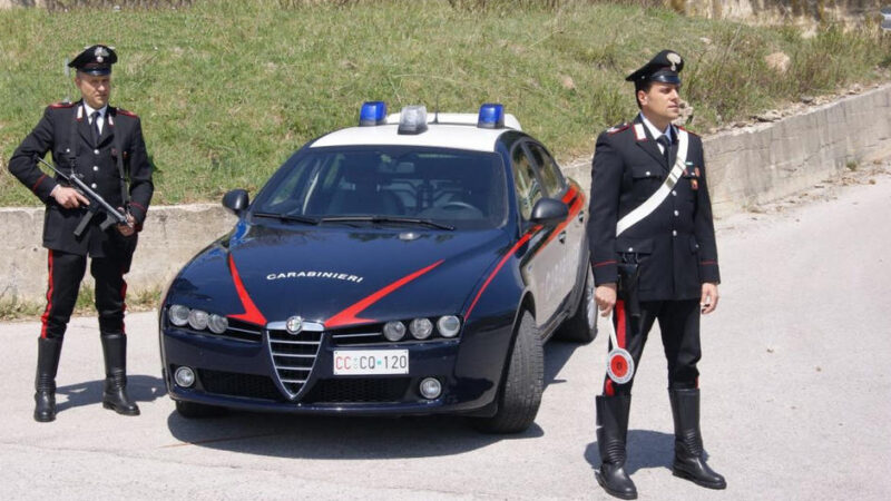 Incursione dei Carabinieri contro lo spaccio di droga: segnalati due giovani per possesso di stupefacenti