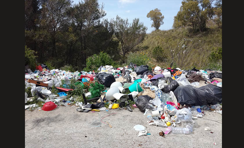 Piazza Armerina – Un nostro lettore ci segnala un’enorme discarica abusiva. Visibile anche dal cielo con Google Maps