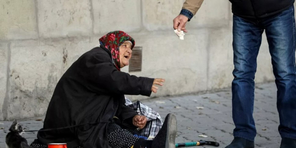 Aiuti alimentari a persone in gravi condizioni di indigenza dall’associazione Luciano Lama