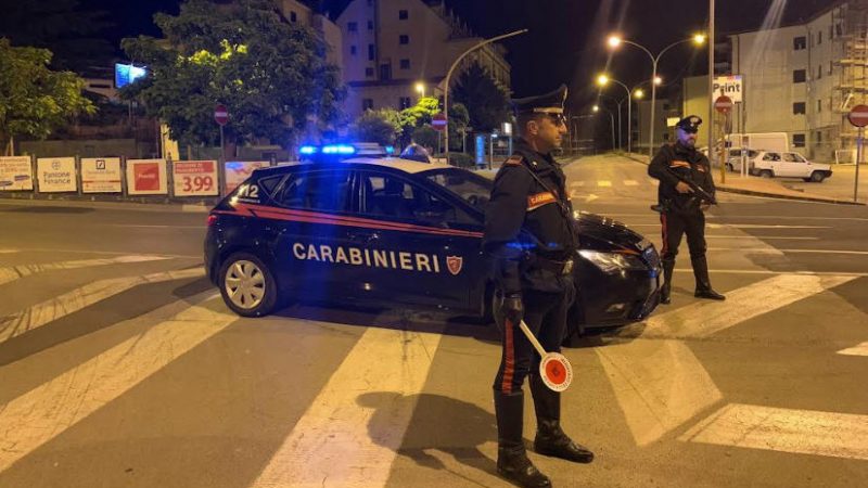 I carabinieri ritirano la patente a tre giovani conducenti d’auto.
