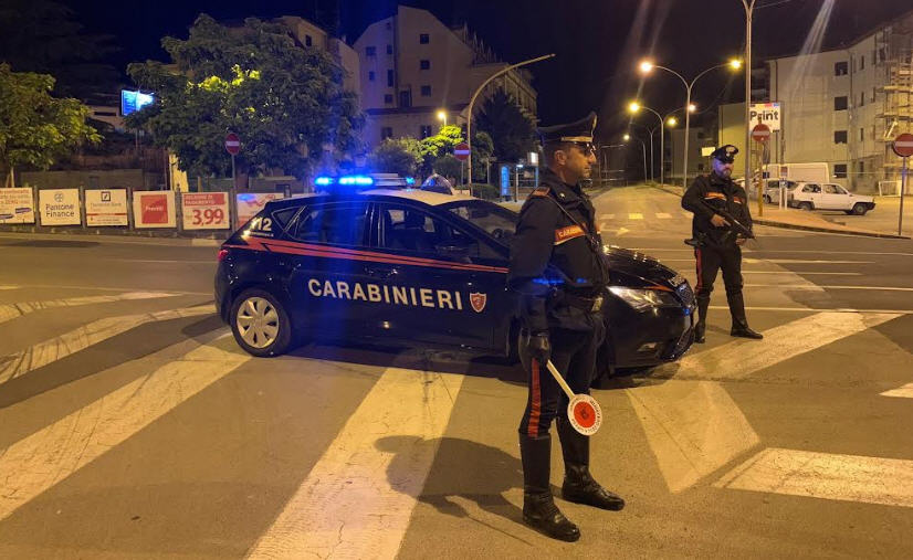 I carabinieri ritirano la patente a tre giovani conducenti d’auto.