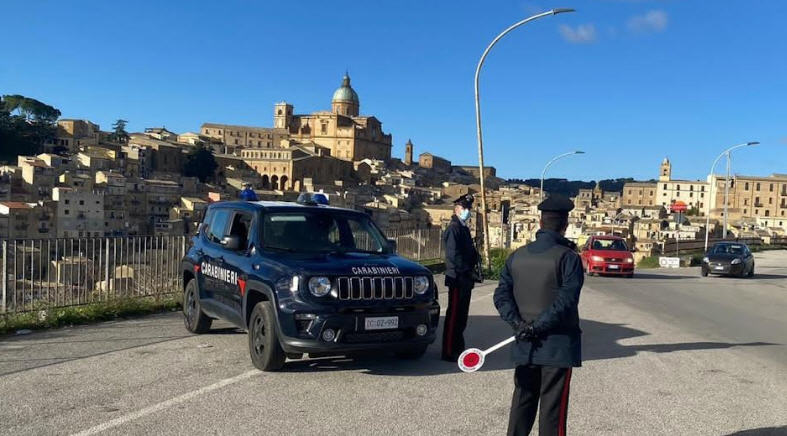 Piazza Armerina – I Carabinieri sospendono l’attività di un esercizio pubblico