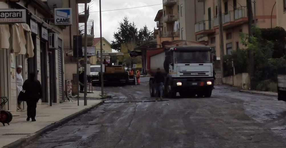 Piazza Armerina – Iniziata oggi l’asfaltatura della Via Giosuè Carducci