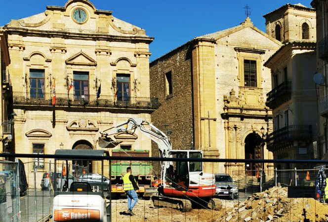Piazza Armerina – Iniziati i lavori di riqualificazione  in piazza Garibaldi
