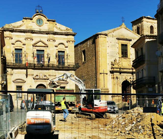 Piazza Armerina – Iniziati i lavori di riqualificazione  in piazza Garibaldi