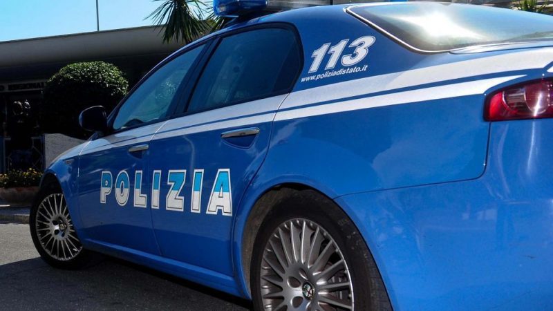 La Polizia di Stato sottopone quattro soggetti al divieto di accesso ai locali di pubblico intrattenimento ed esercizi pubblici nonchè al divieto di stazionamento nelle immediate vicinanze degli stessi per il periodo di 2 anni