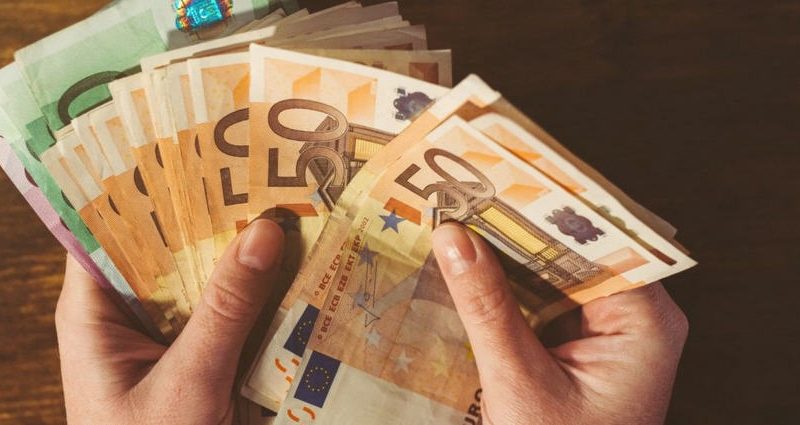 Successo immediato per il contributo di solidarietà in Sicilia. Oltre 1.500 richieste in sei ore. Schifani: «Aiuto concreto per le famiglie»