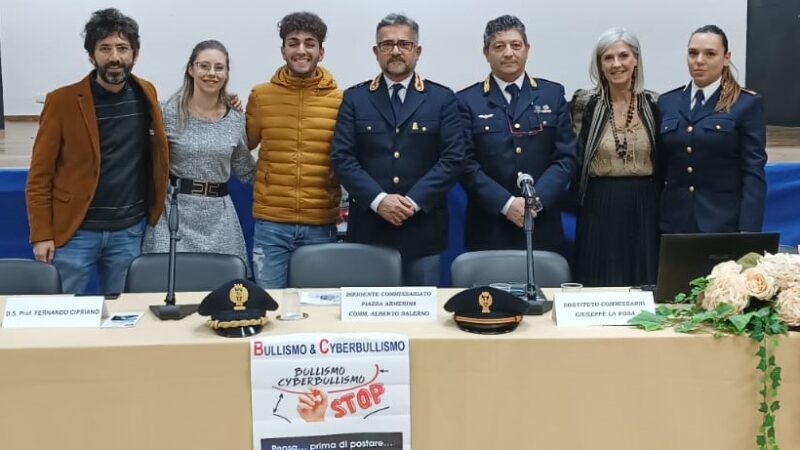 La polizia di stato incontra i genitori degli alunni dell’istituto “chinnici-roncalli” di Piazza Armerina per affrontare la tematica relativa ai rischi e ai pericoli del web